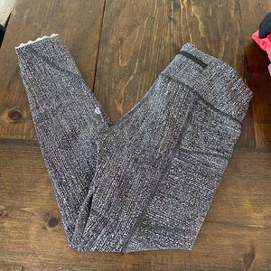 Lululemon tights excellent condition size 2